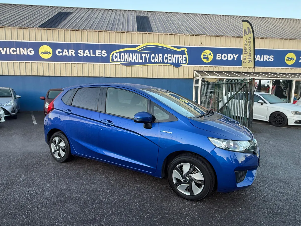 Only 69,189kms Honda Fit 1.5 SelfCharging Hybrid A - Image 4