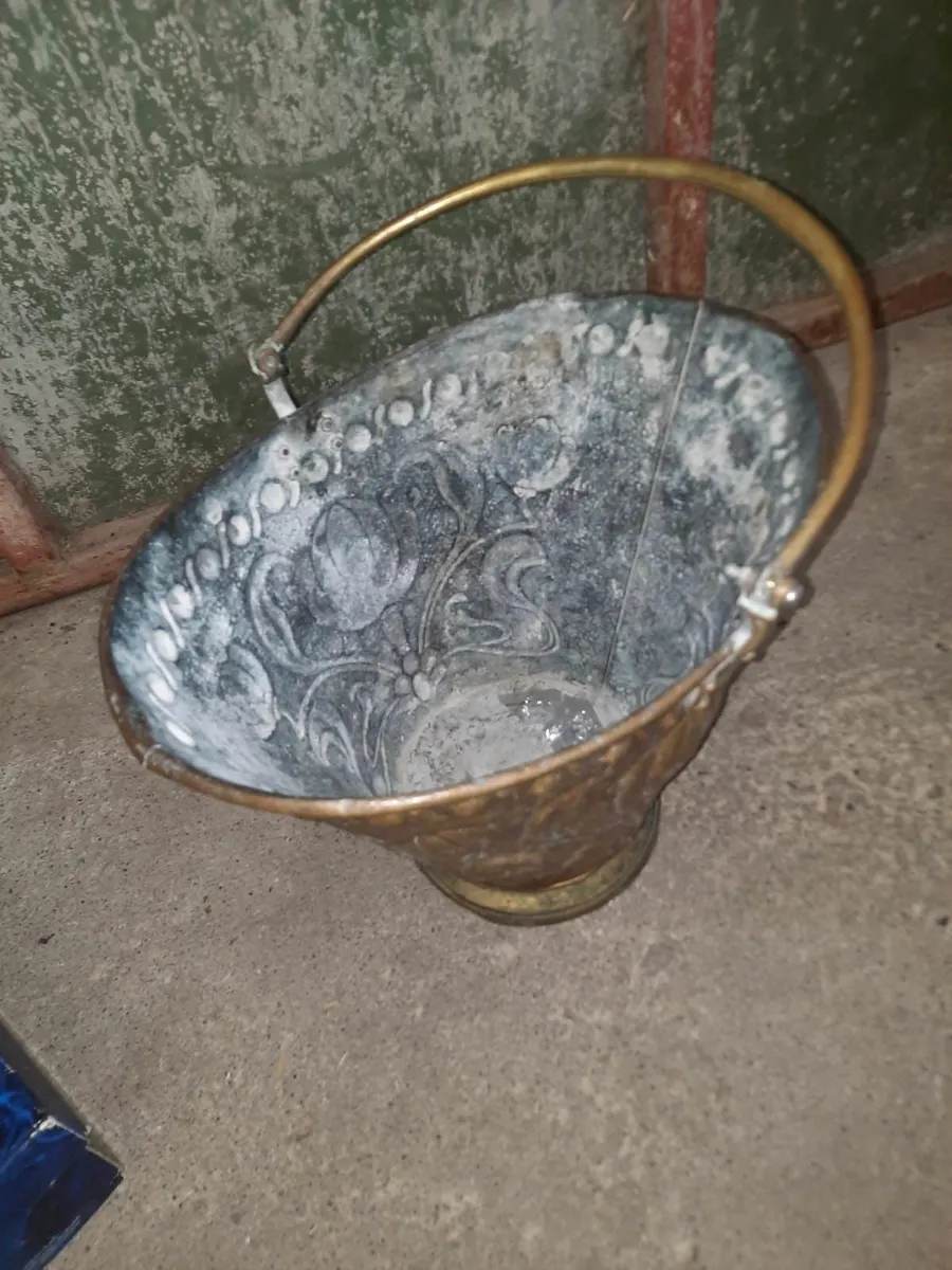Antique fuel bucket - Image 2