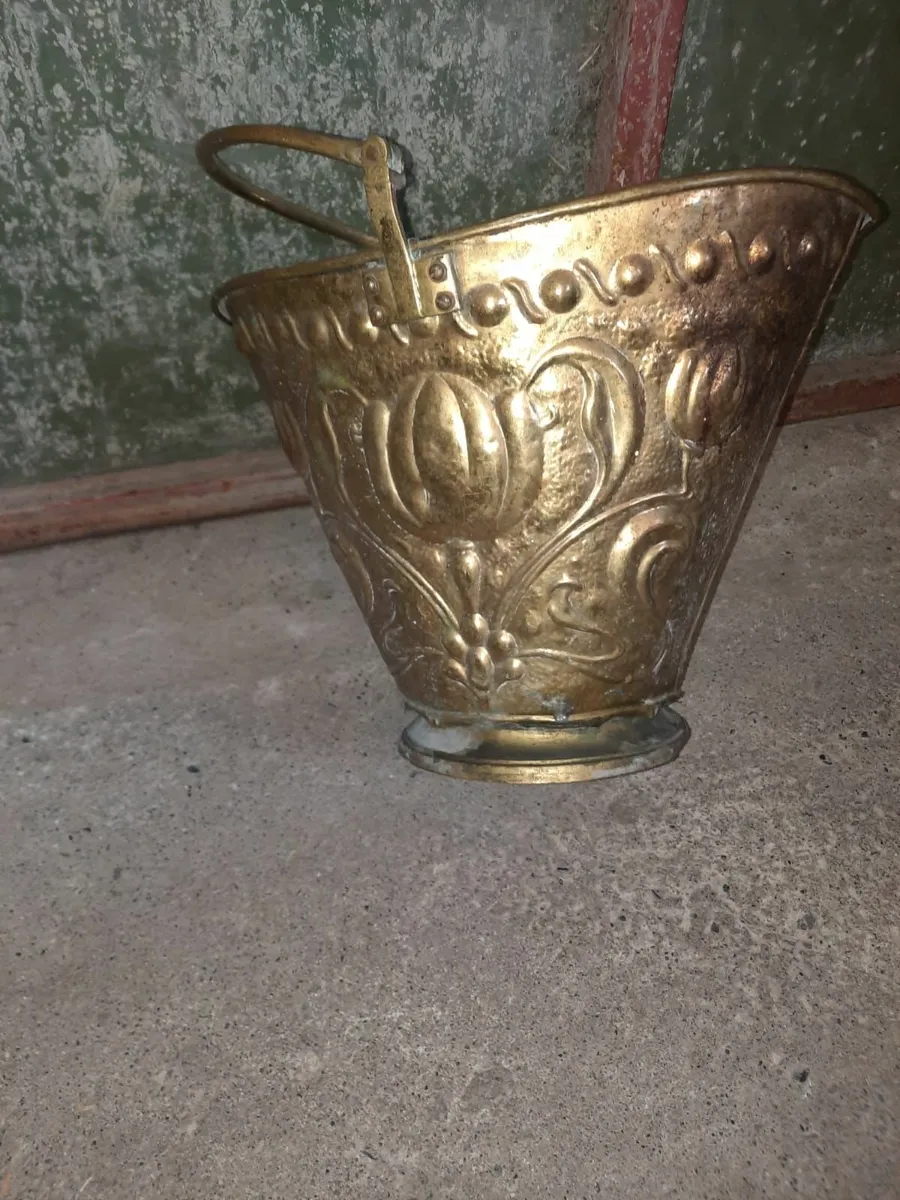 Antique fuel bucket - Image 1