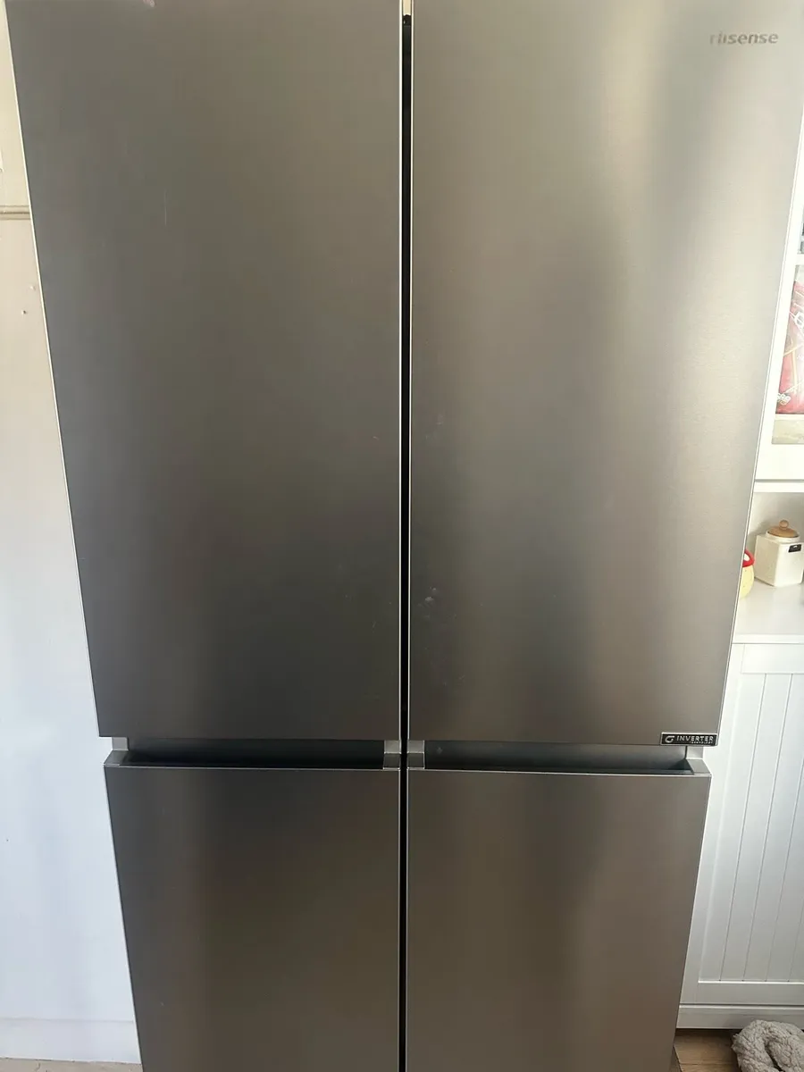 Hisense American-Style Fridge Freezer (WiFi) - Image 1