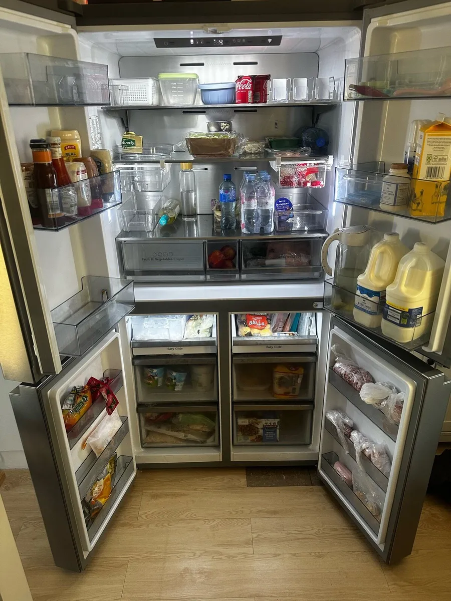 Hisense American-Style Fridge Freezer (WiFi) - Image 2