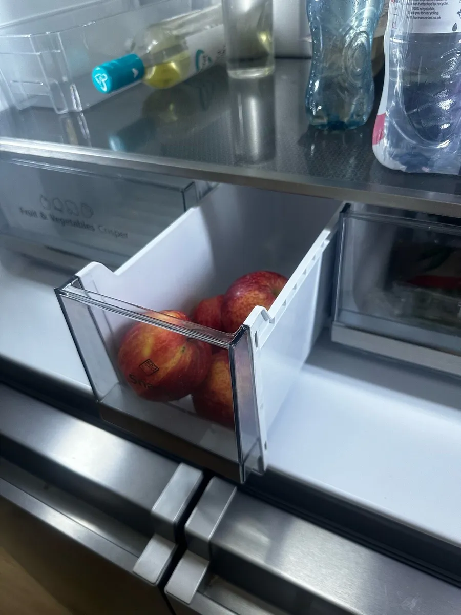 Hisense American-Style Fridge Freezer (WiFi) - Image 3