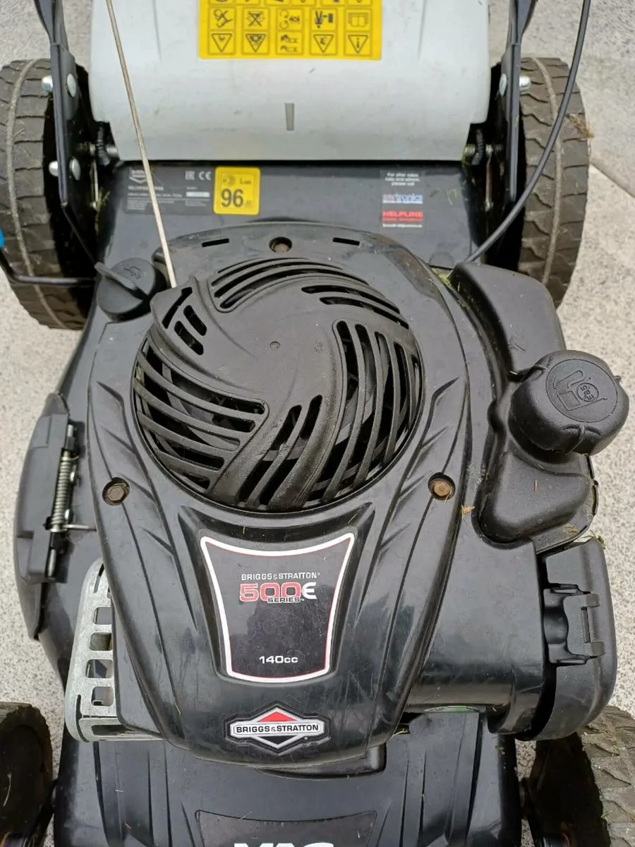 Lawnmower and strimmer - Image 3