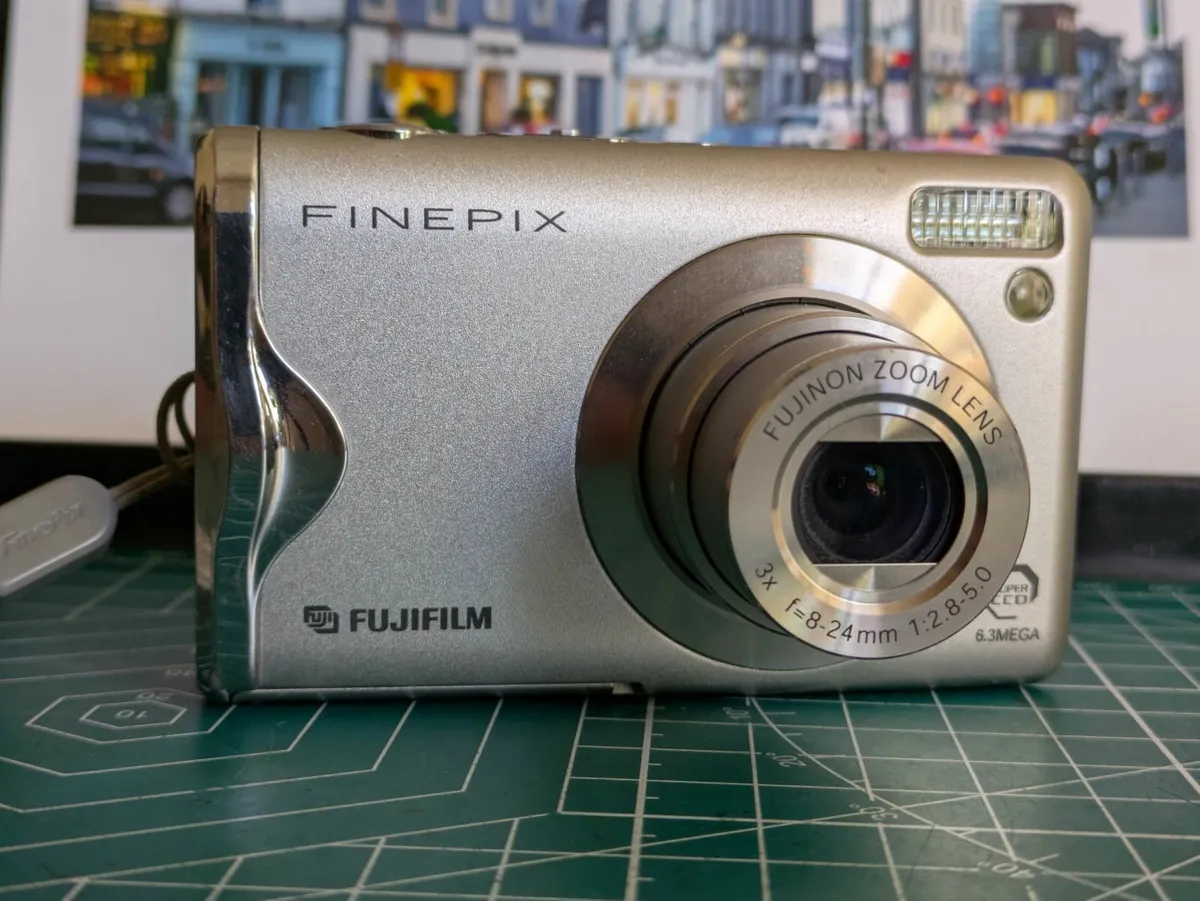 Fujifilm F20  SuperCCD💥🌈 digital compact camera - Image 1