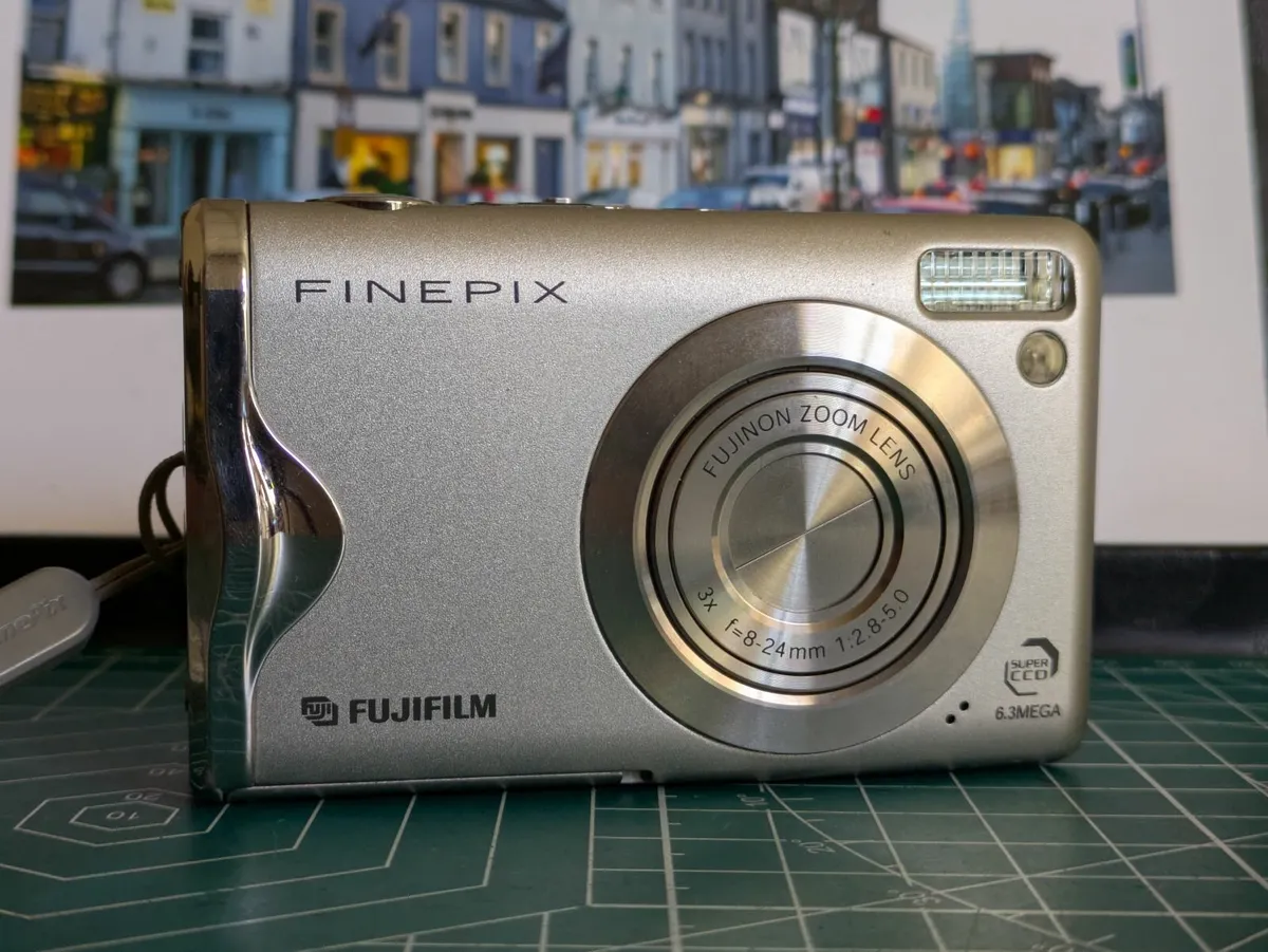 Fujifilm F20  SuperCCD💥🌈 digital compact camera - Image 2