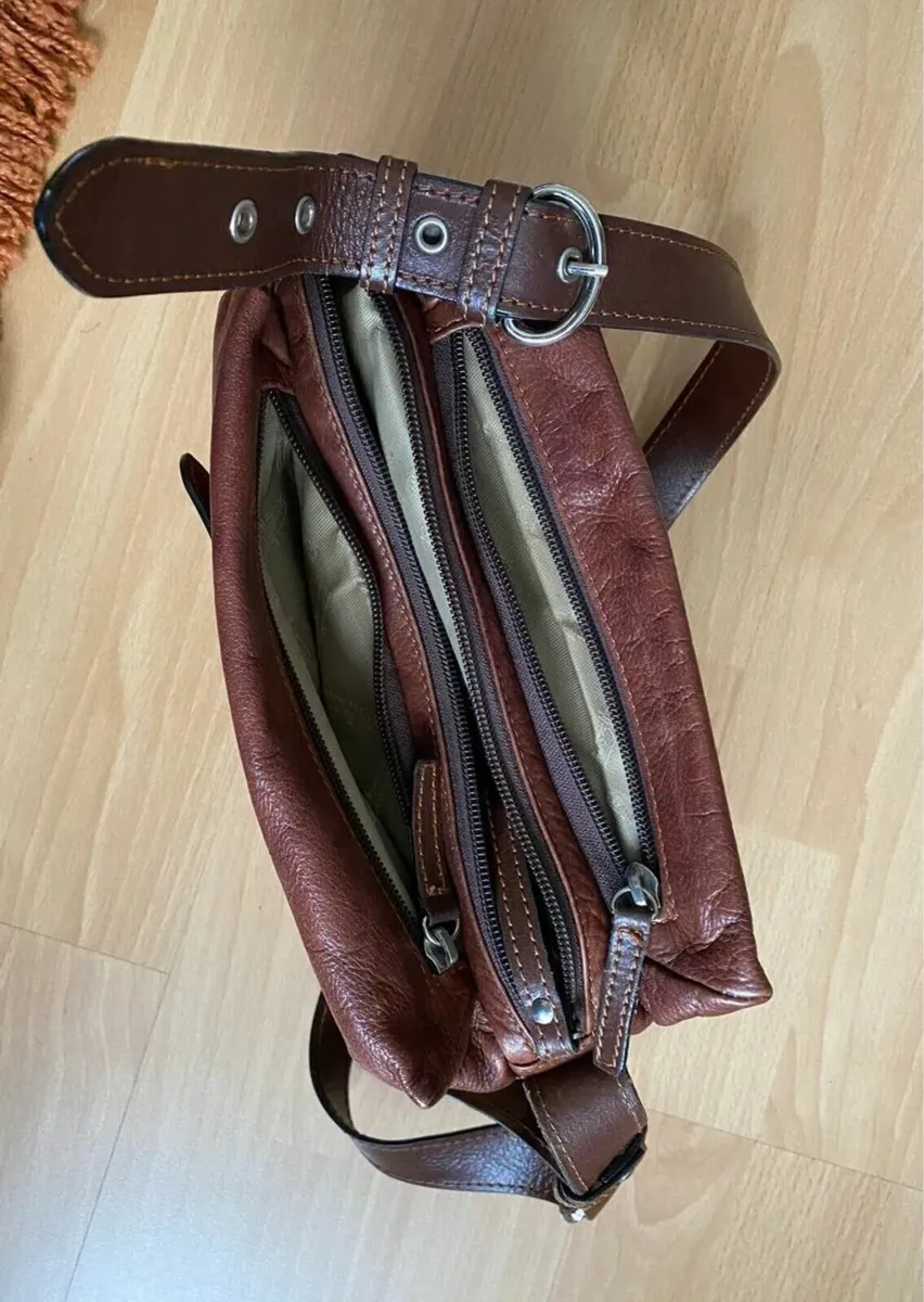 Gianni Conti Leather Shoulder Bag - Image 3