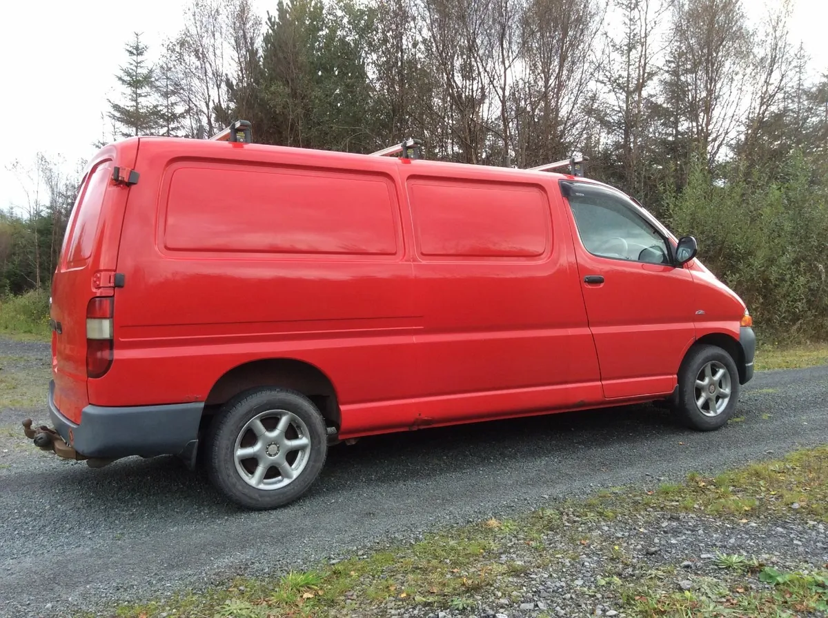 Toyota HiAce 2005 - Image 2