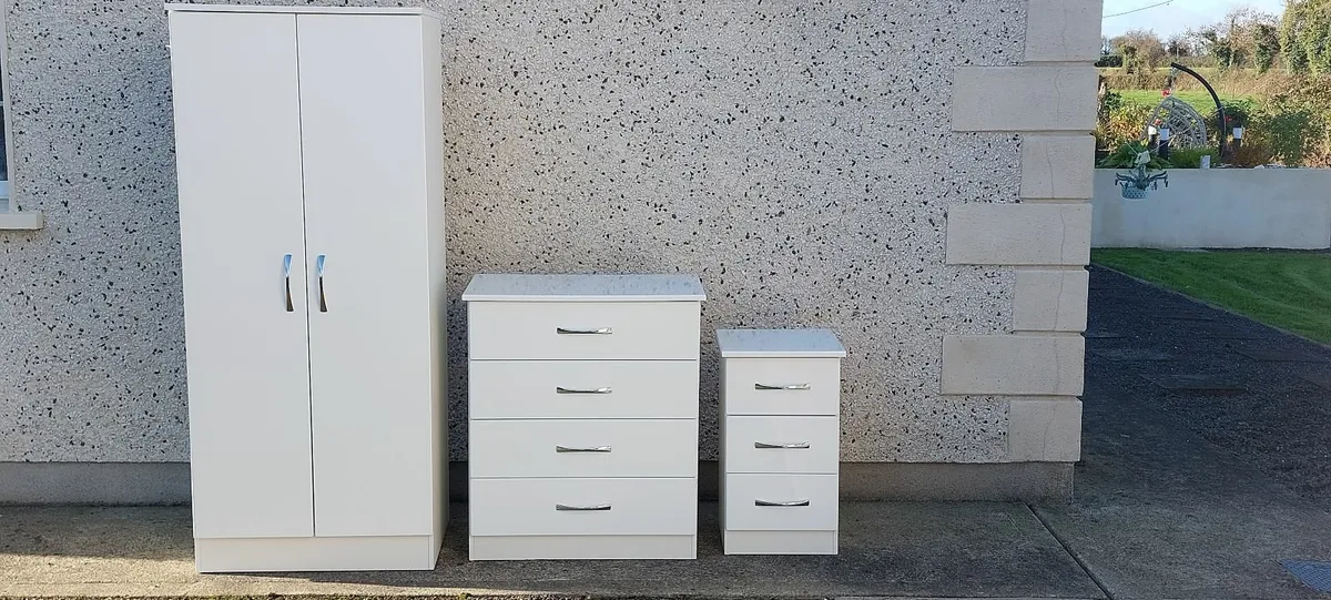 White Bedroom furniture set - Image 3