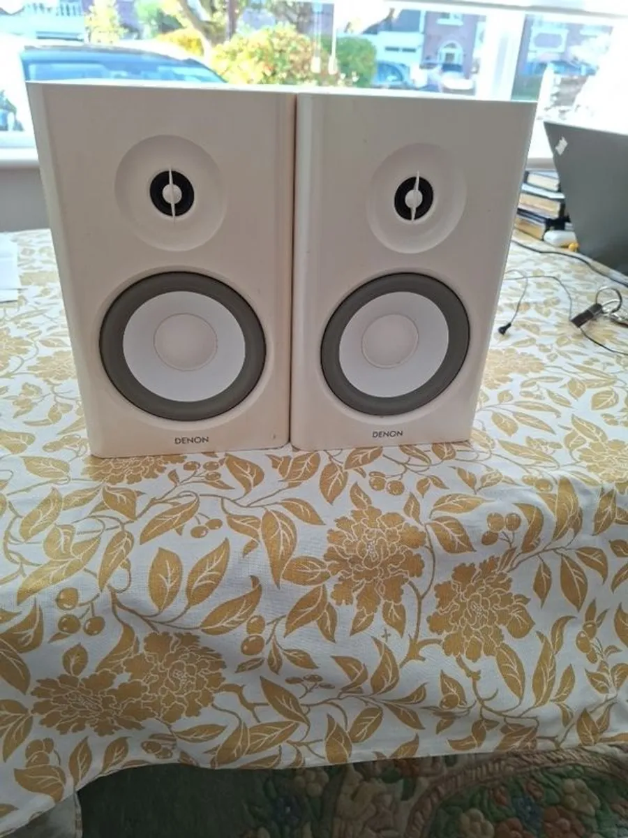 Hi Fi - Image 1