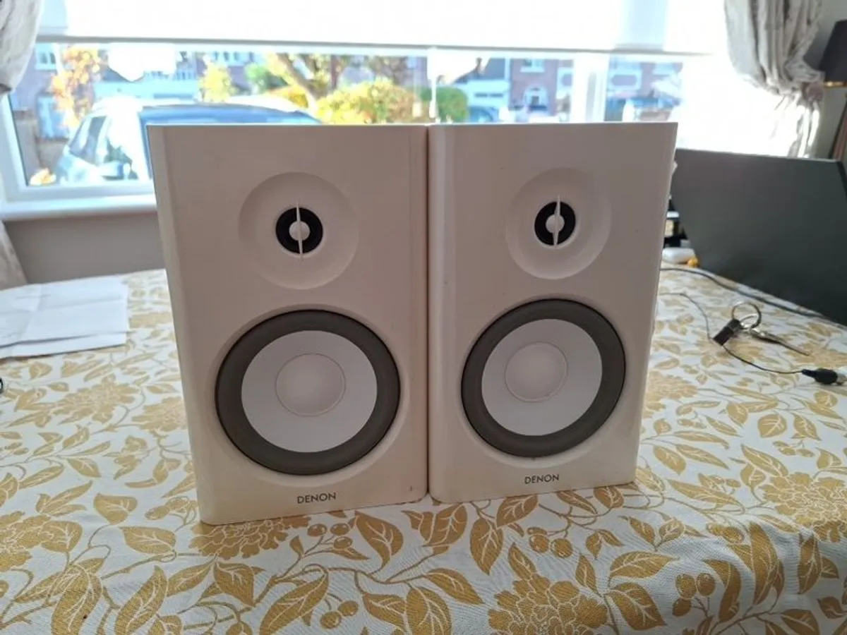 Hi Fi - Image 2