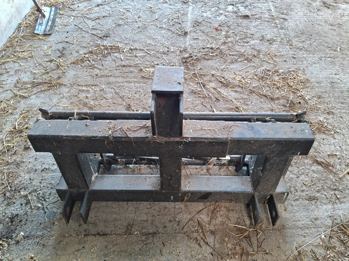 3 point linkage quickie attachment and loader buck - Image 2