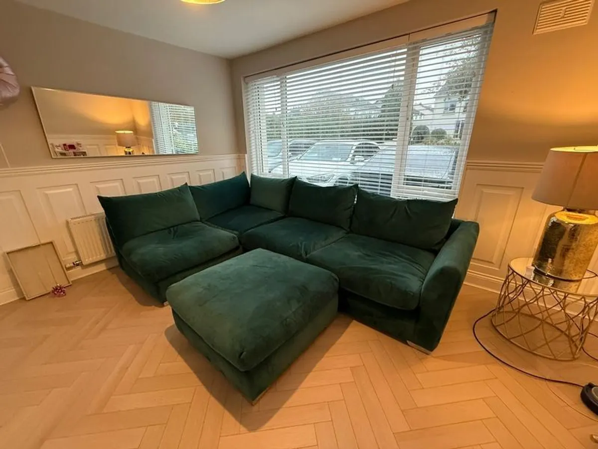 4 seater right corner sofa - Image 1
