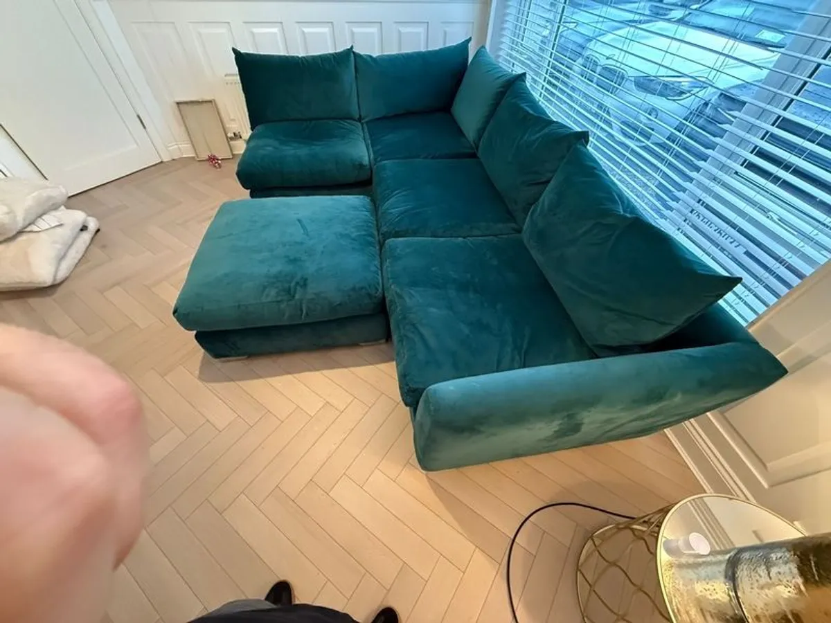 4 seater right corner sofa - Image 3