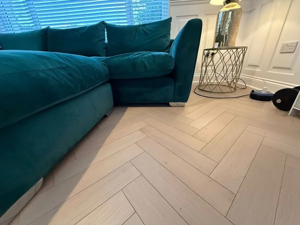 4 seater right corner sofa - Image 4