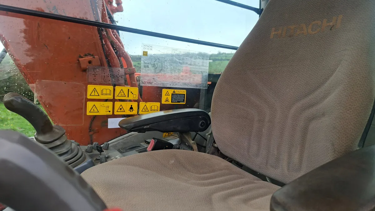 2015 Hitachi 130.5 - Image 4