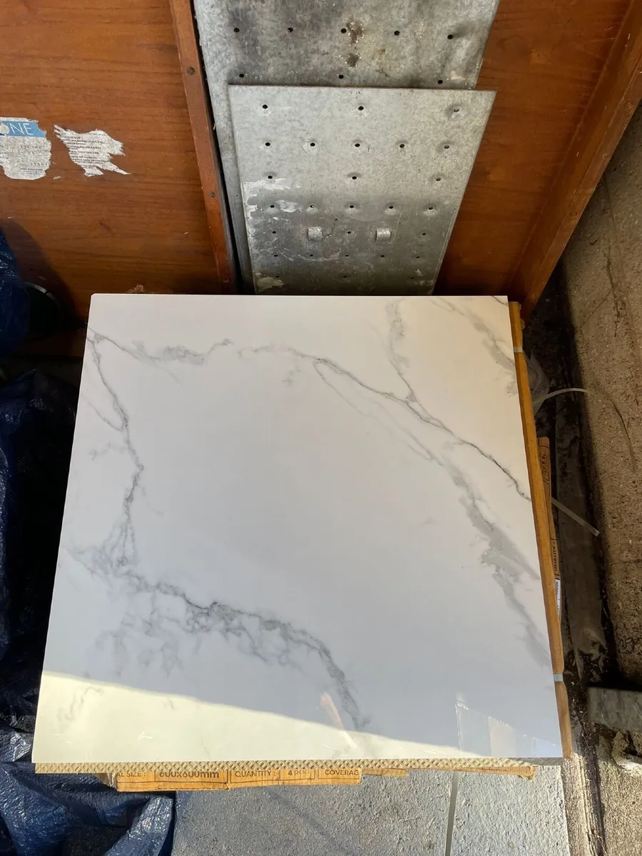 Wall and floor tiles - Image 4