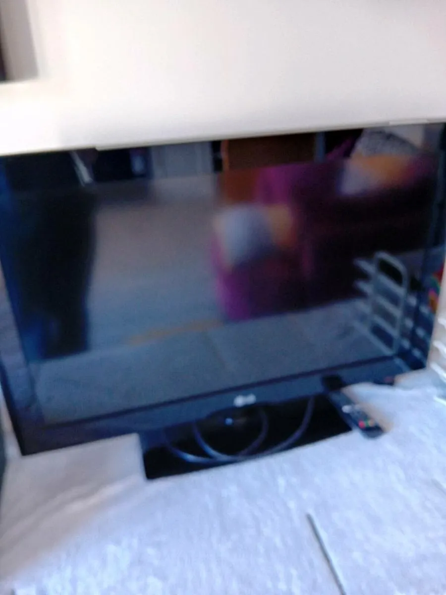 LG 31inch TV and remote - Image 1