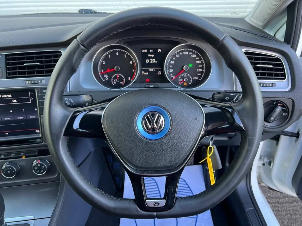 Volkswagen Golf R-LINE PACK 1.2 TSI AUTO // MULTIM - Image 4