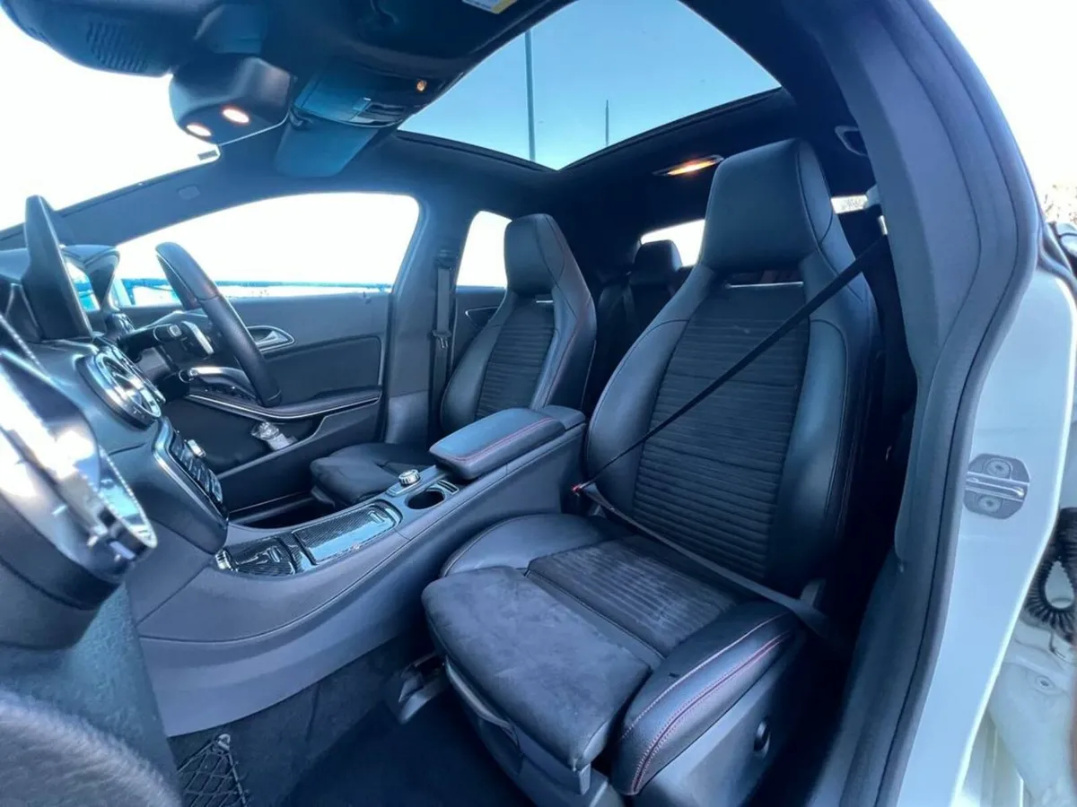 Mercedes-Benz CLA CLA180 AMG-LINE 1.6 AUTO // PAN - Image 2