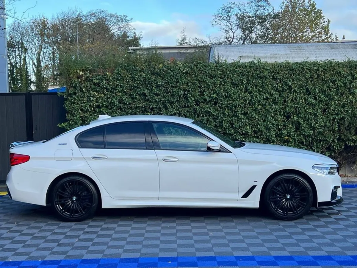 BMW 5-Series 530e M-SPORT COMPETITION 2.0 HYBRID / - Image 2