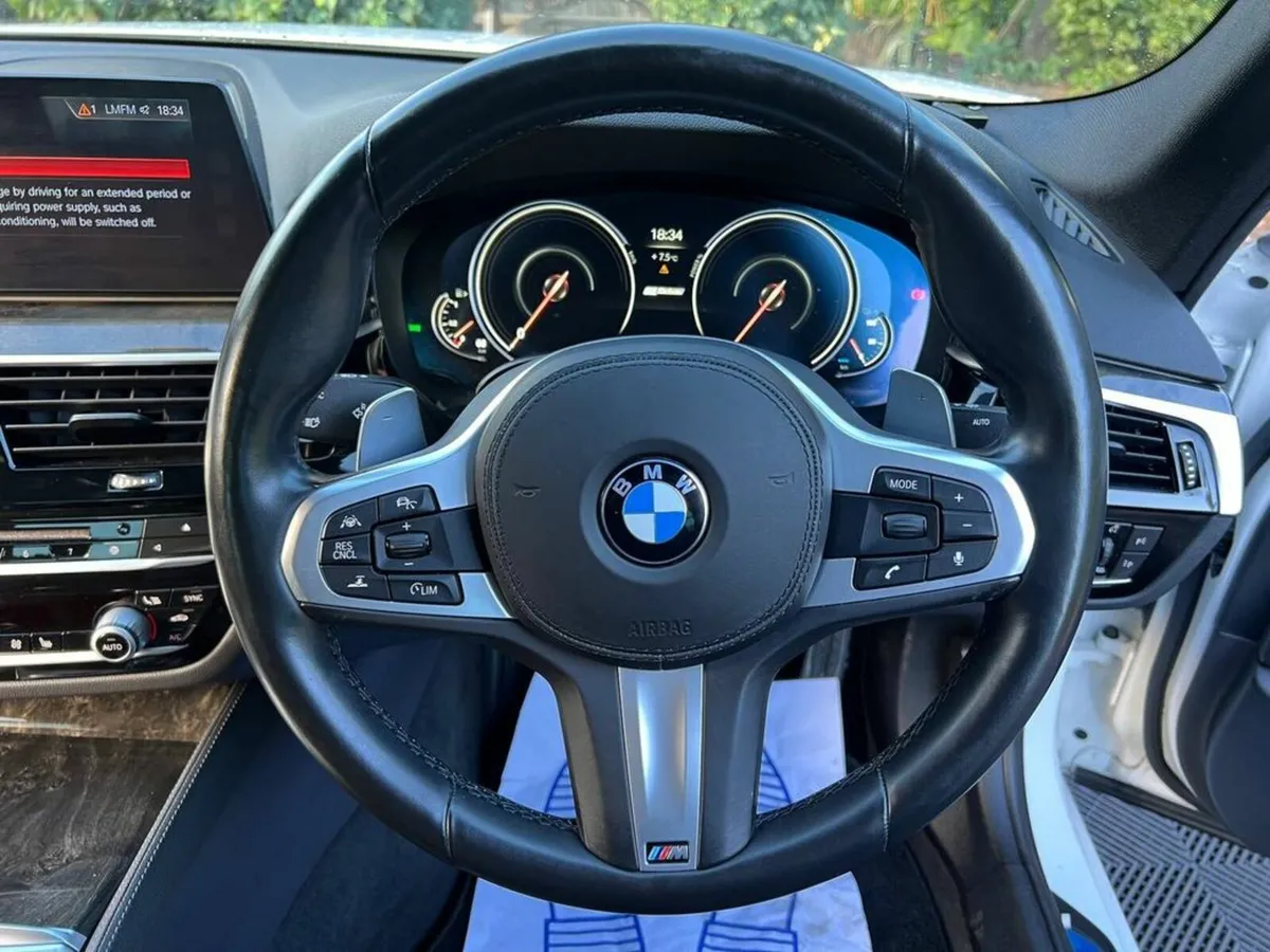 BMW 5-Series 530e M-SPORT COMPETITION 2.0 HYBRID / - Image 4