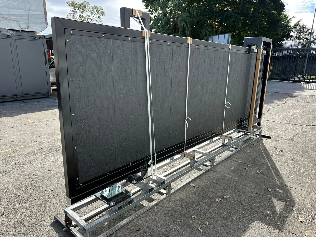 New 13ft electric gates - Image 3