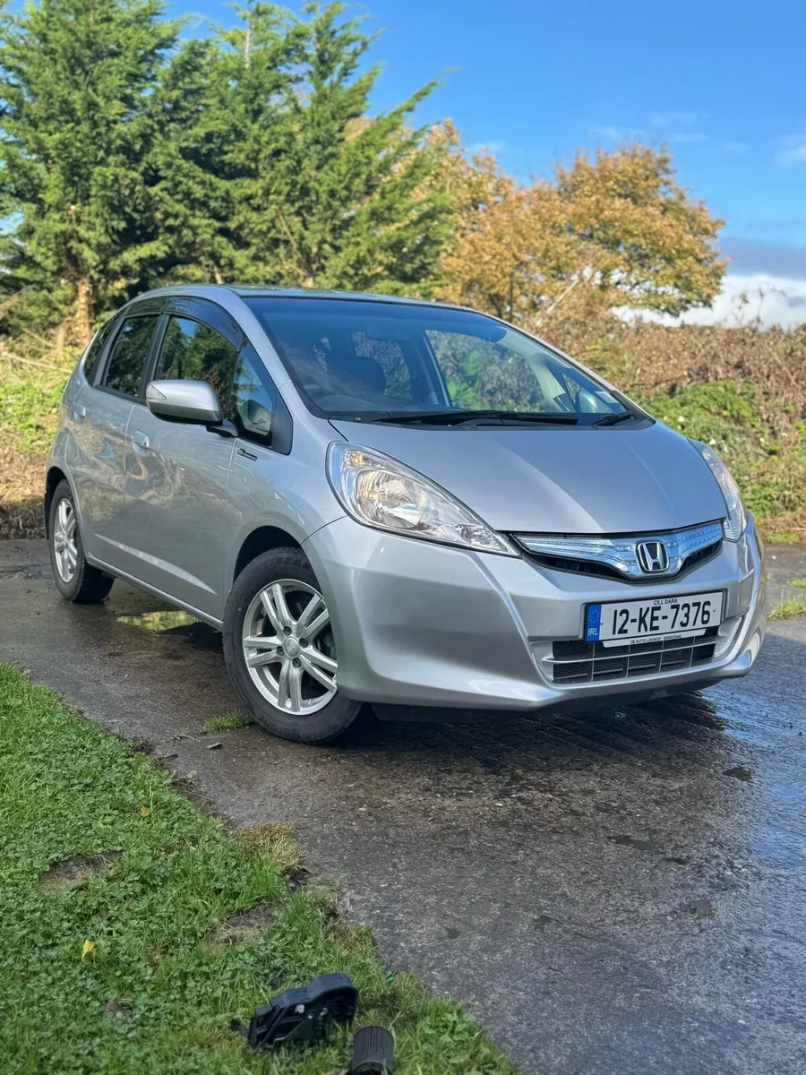 HONDA FIT HYBRID 2012 67000KM KEYLESS ENTRY - Image 1