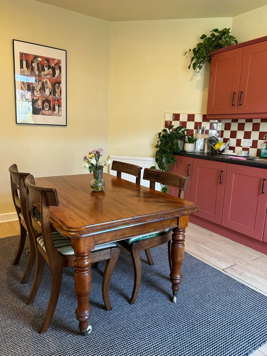 Dinning room table - Image 1