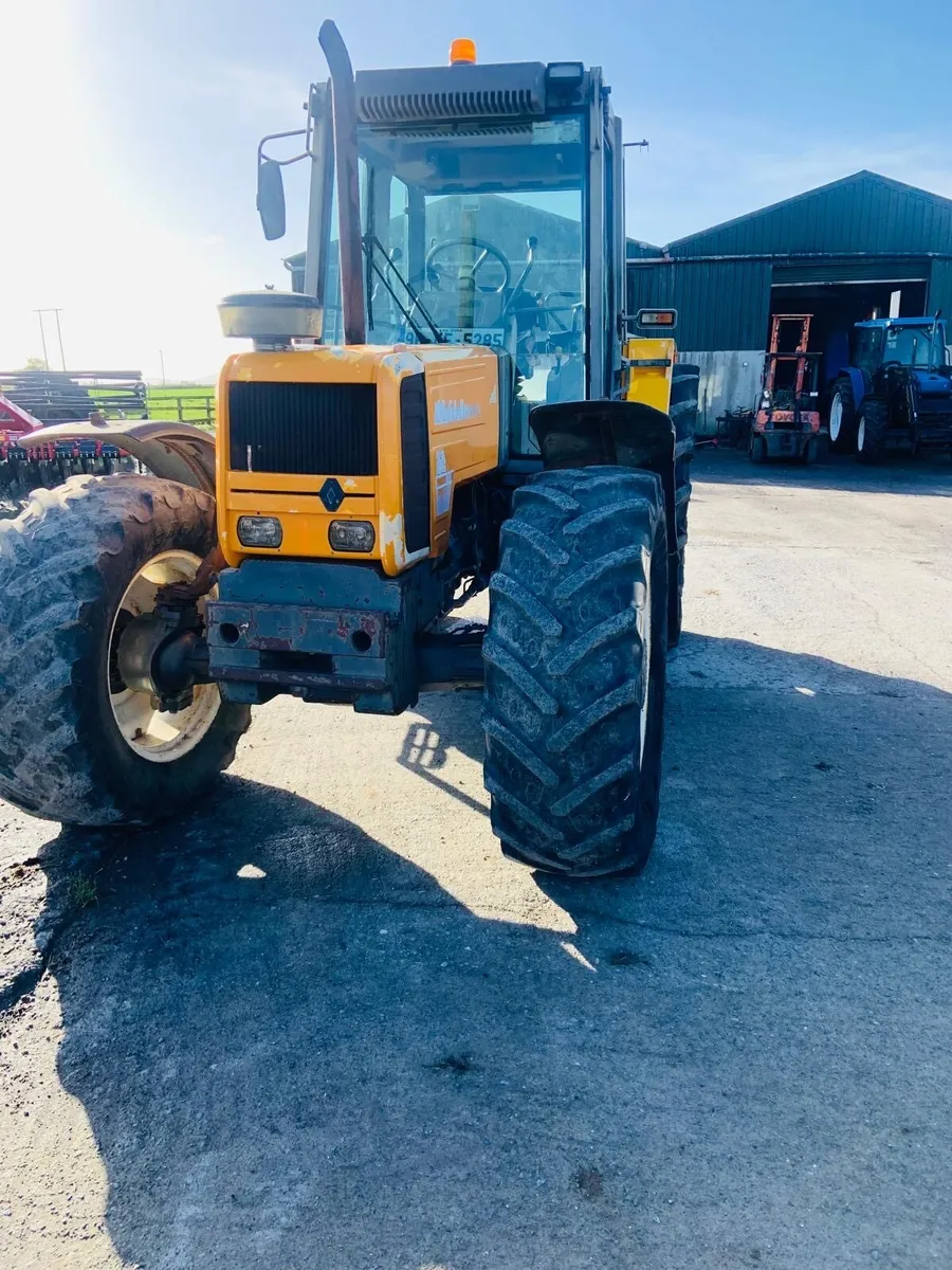 Renault 106 54 Tractor - Image 3
