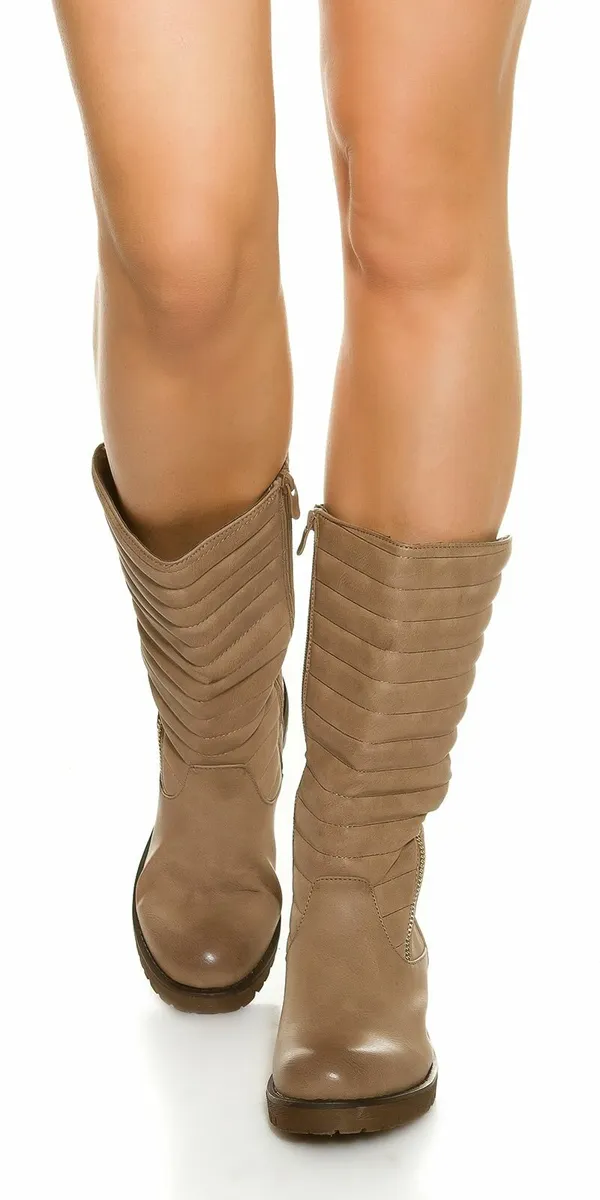 boots size 4 - Image 1
