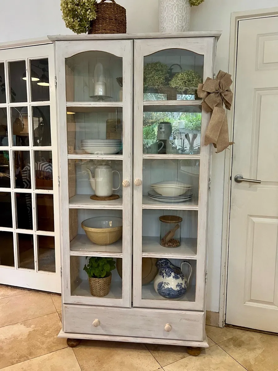 Vintage kitchen cabinet dresser - Image 1