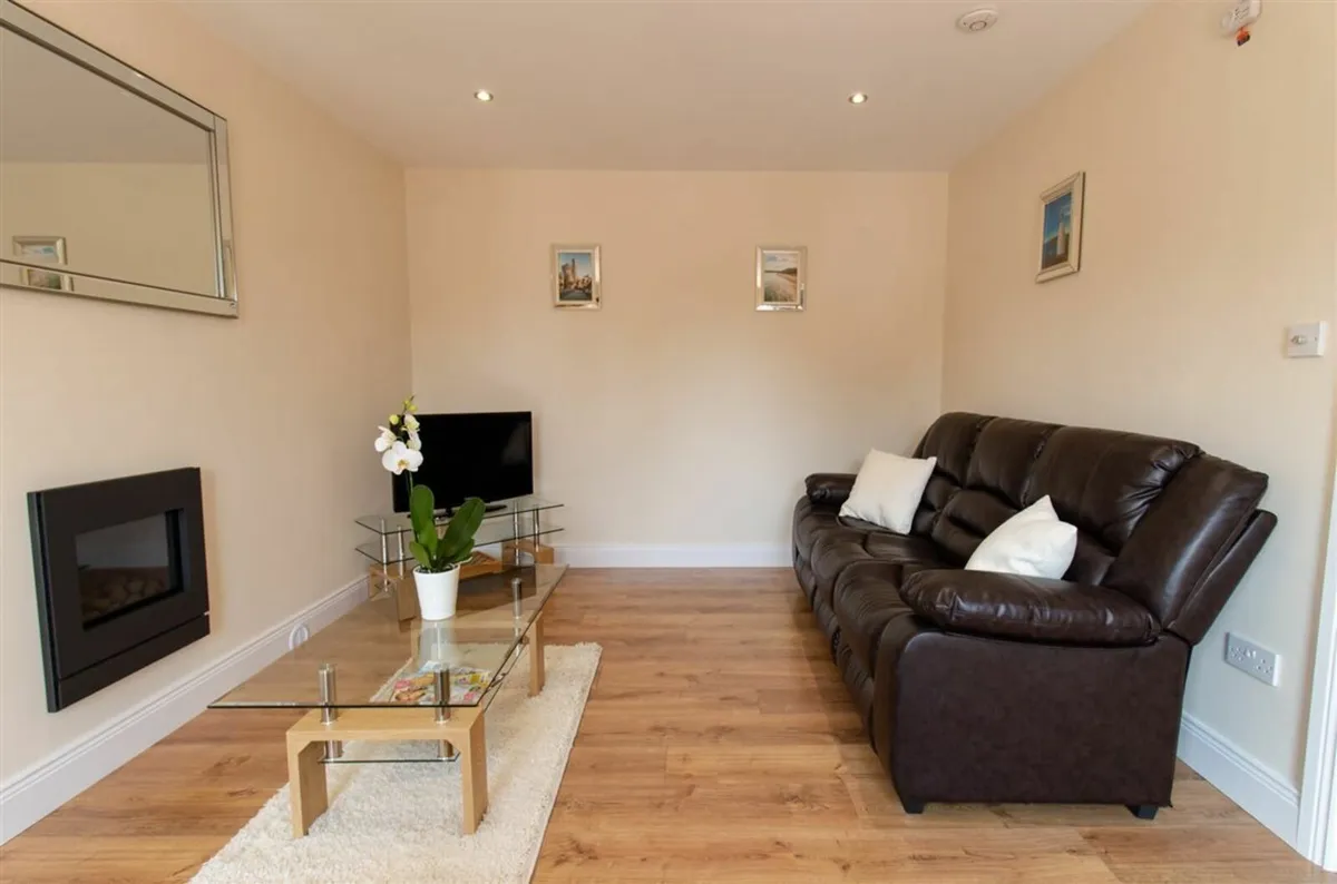 NEW* Oak & Glass TV Stand / Matching Coffee Table - Image 2