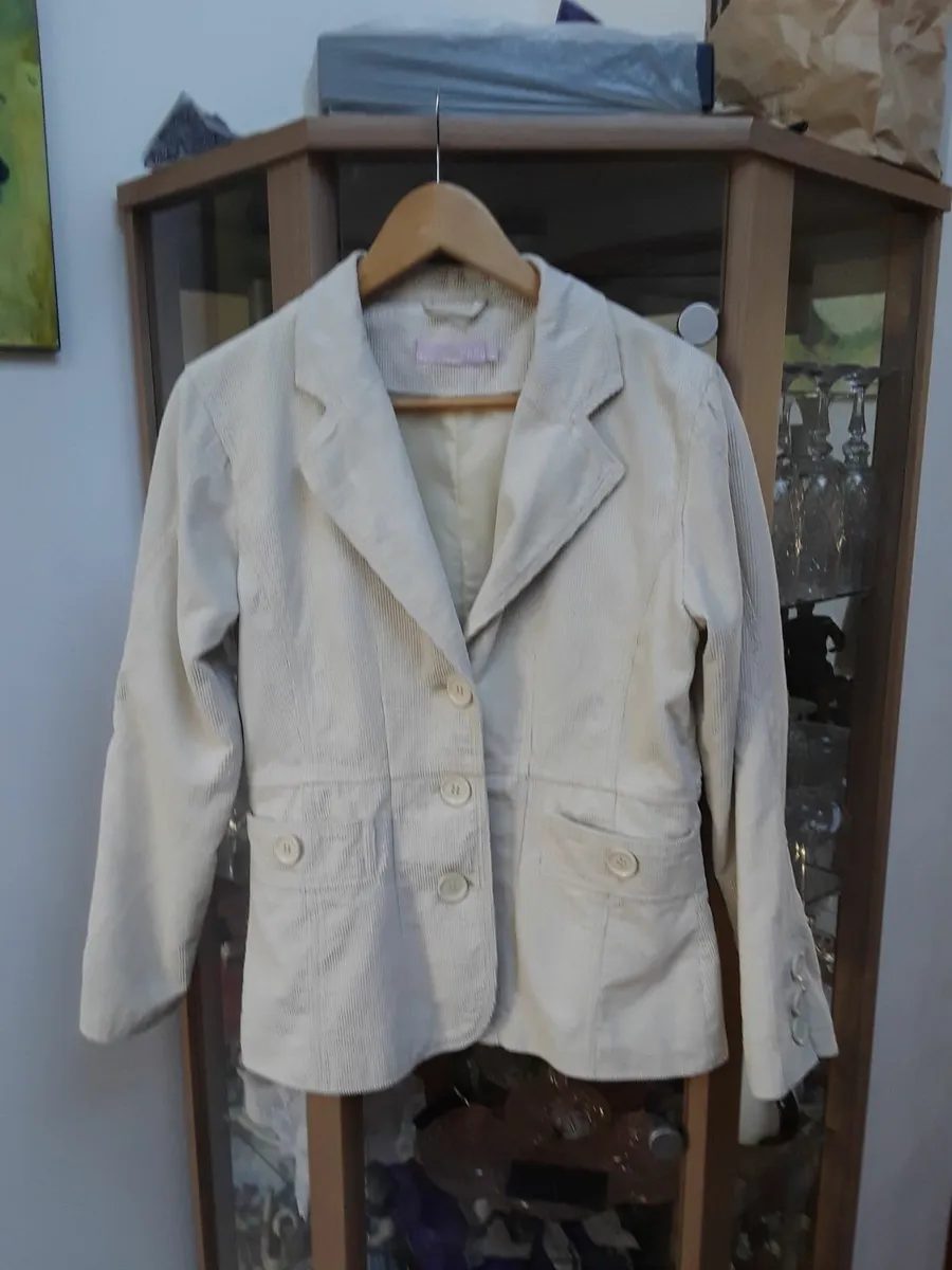 Lovely ladies cream jacket as new - Image 1