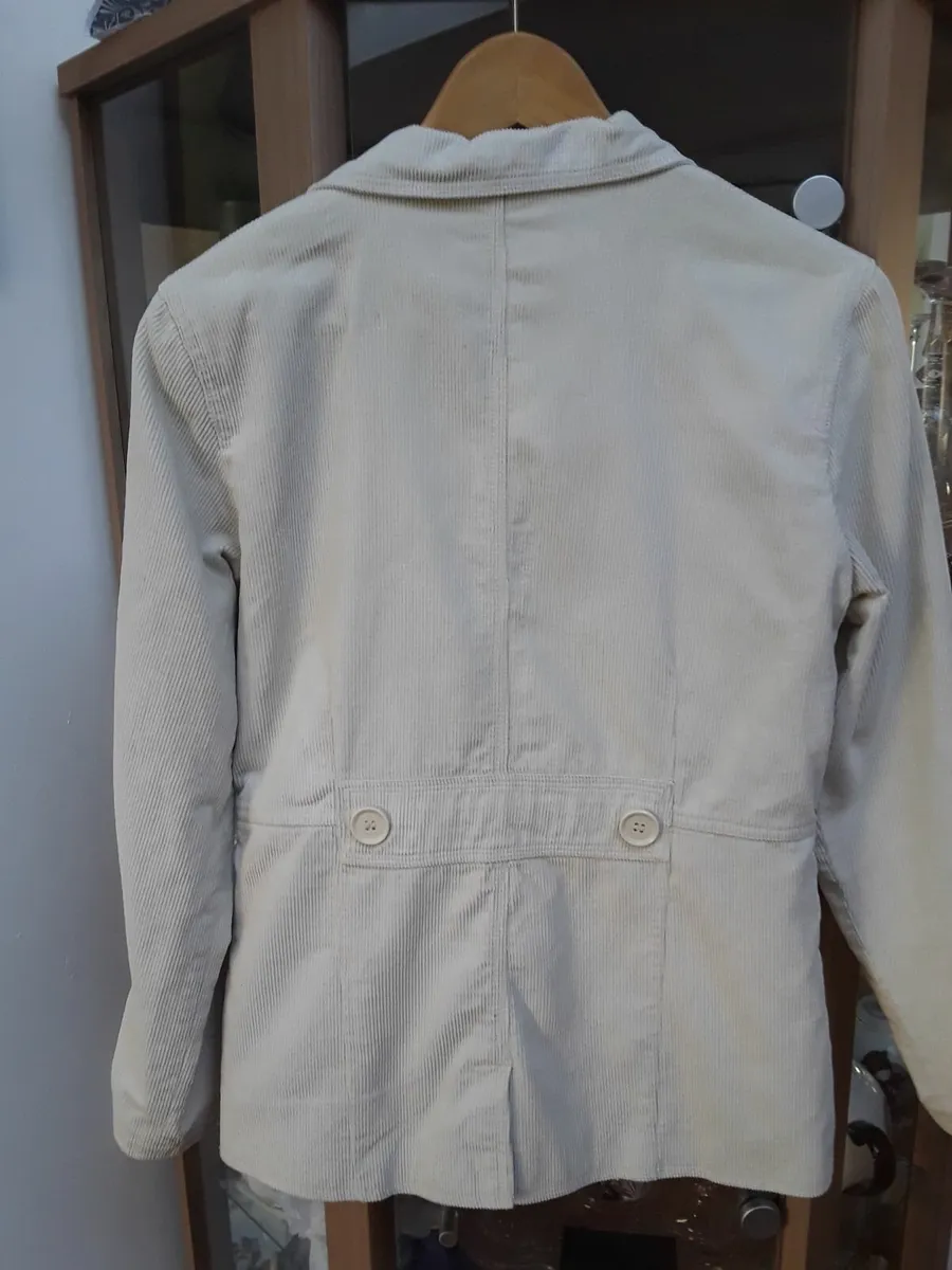 Lovely ladies cream jacket as new - Image 3
