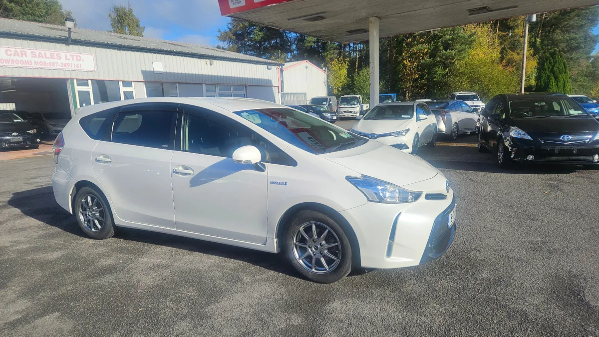 2015 Toyota Prius Alpha - Image 4