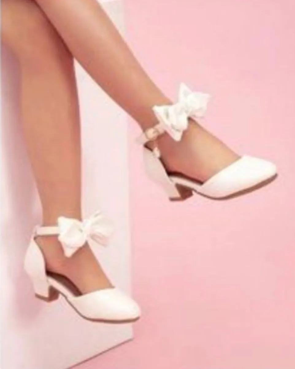 Girls Fancy Shoes with a Cute Bow: Size 1.5 - Image 1