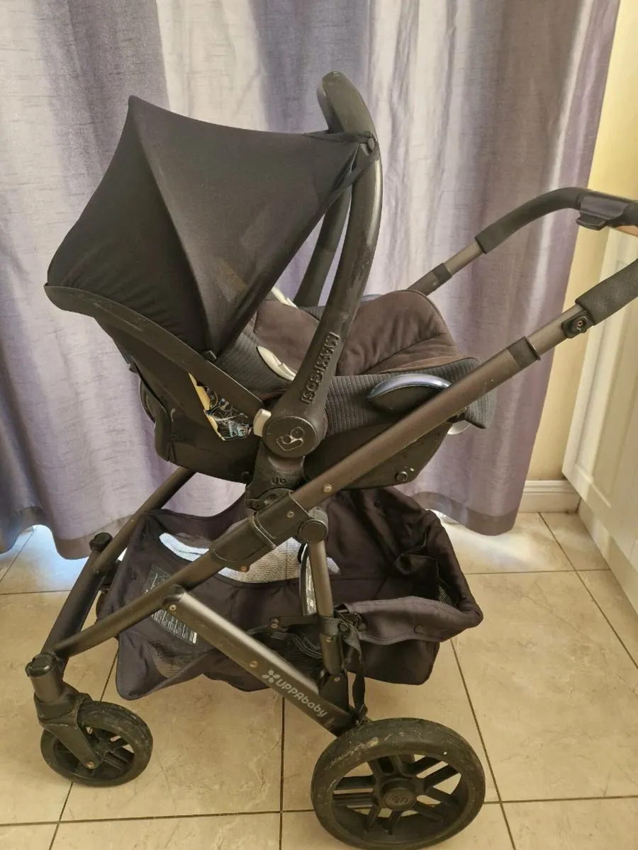 Uppababy vista buggy with Maxi Cosy seat - Image 3