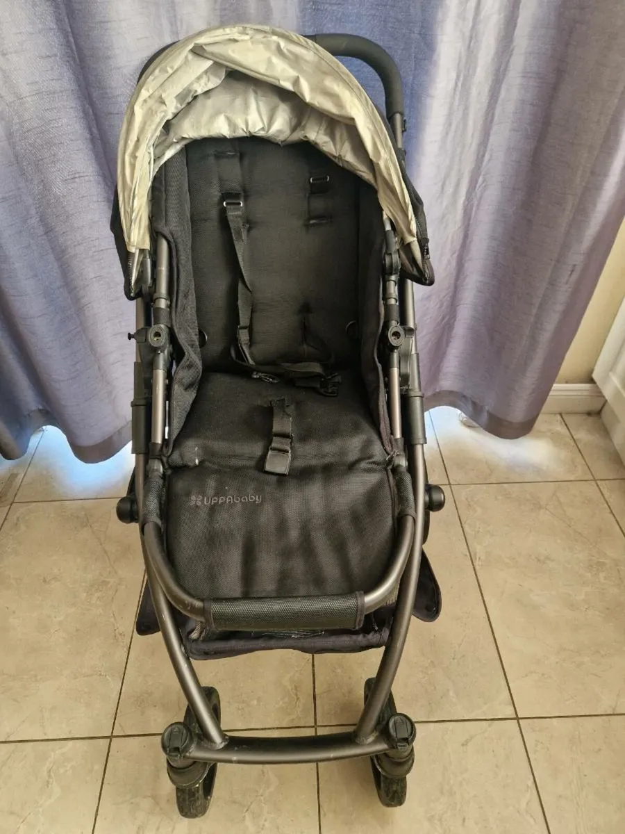 Uppababy vista buggy with Maxi Cosy seat - Image 4