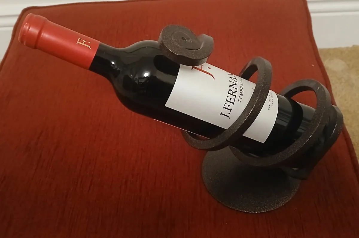 Wine bottle holder - Image 1