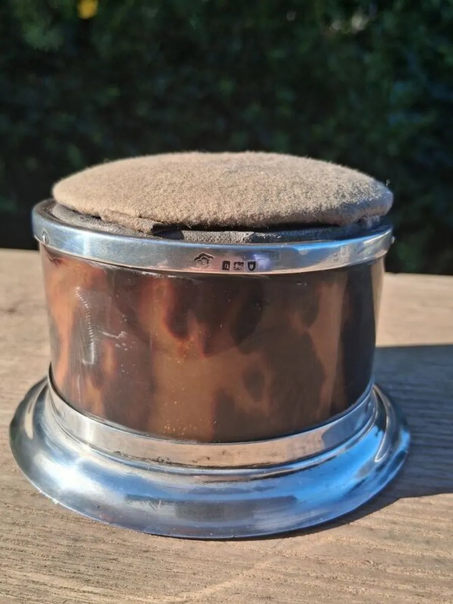 1908 Tortoiseshell and Sterling Silver Trinket Case - Image 4