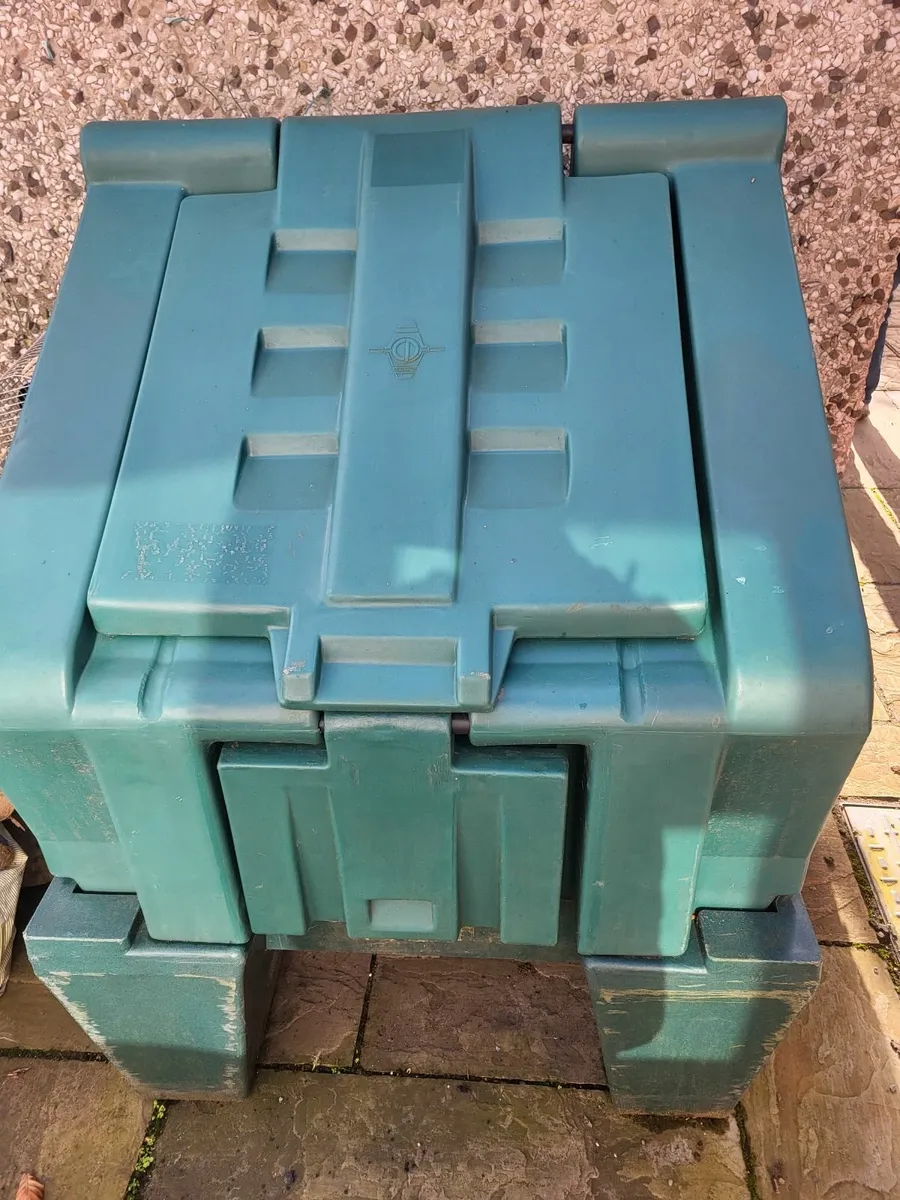 Coal bunker and stand - Image 2