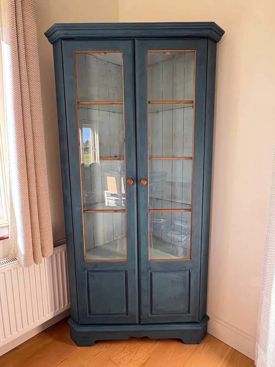 Cabinet - Image 1