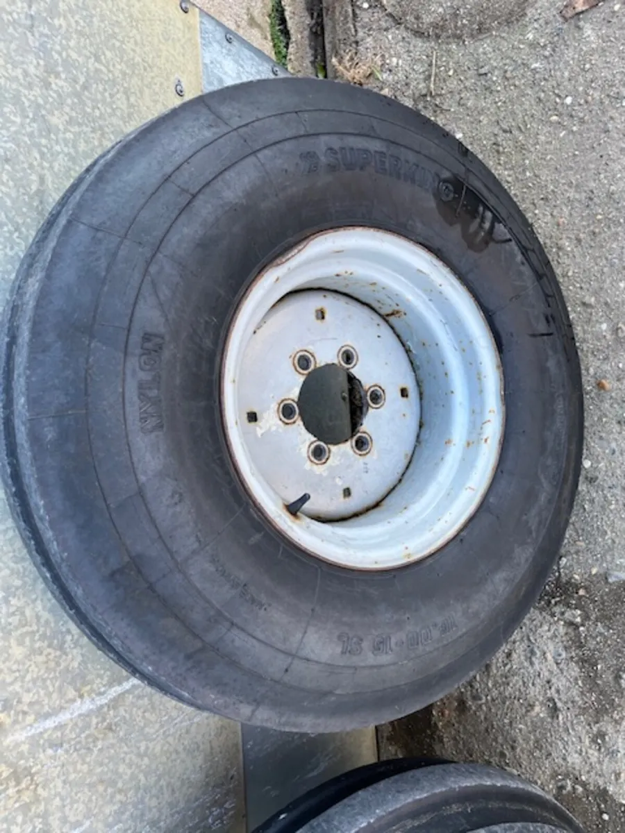 1000 x 16 Wheels & Tyres - Image 2