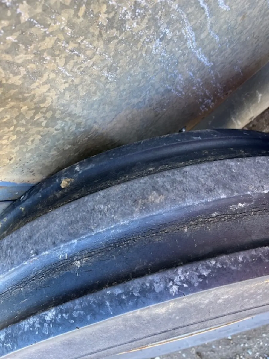 1000 x 16 Wheels & Tyres - Image 4