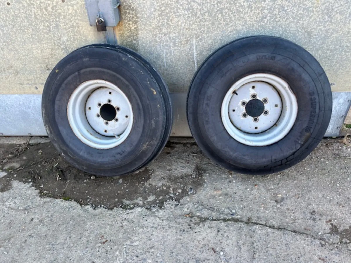 1000 x 16 Wheels & Tyres - Image 1