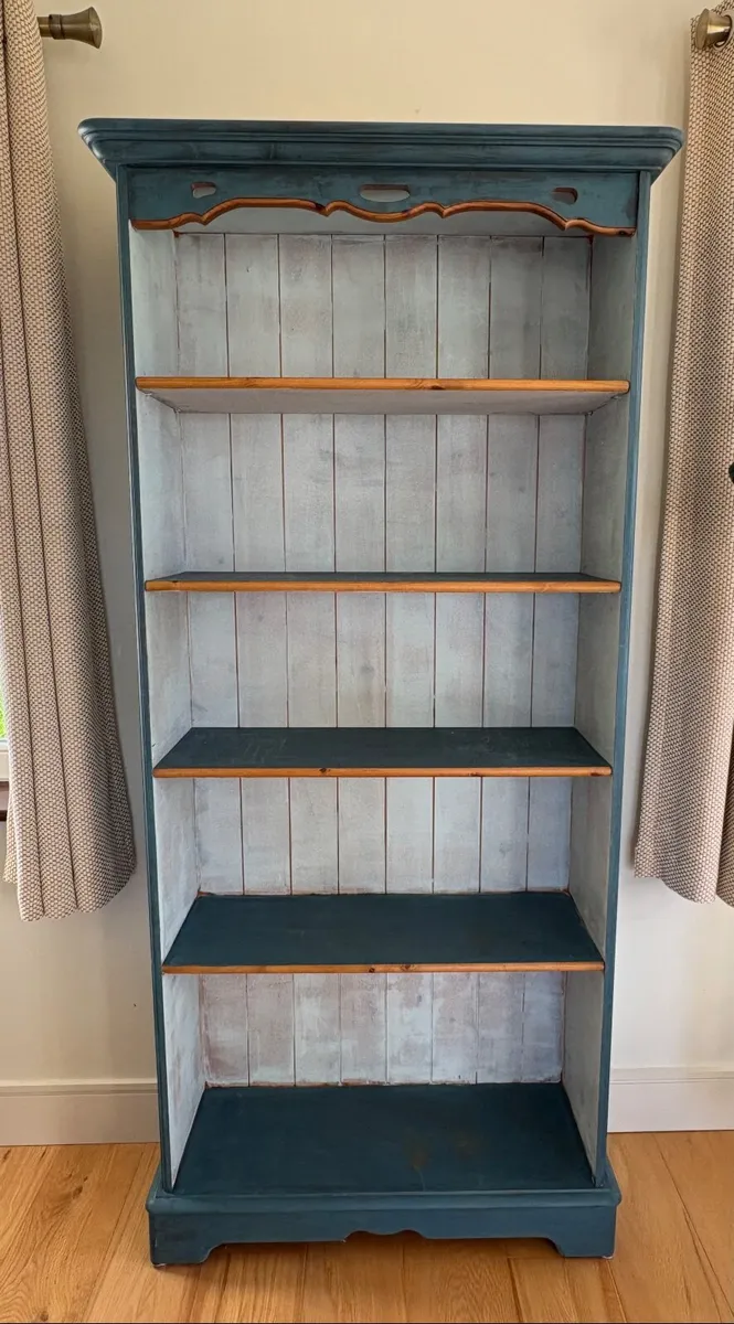 Book shelf - Image 1