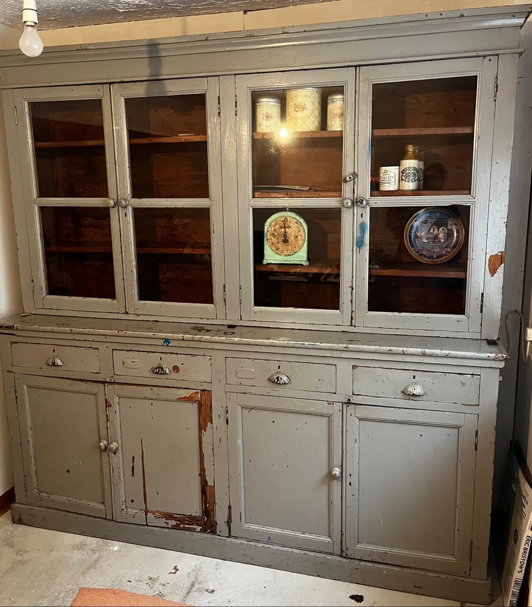 Vintage big house dresser