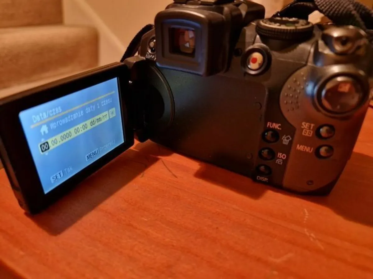 Canon Powershot S5 Digital Camera, 4xAA Batteries - Image 1