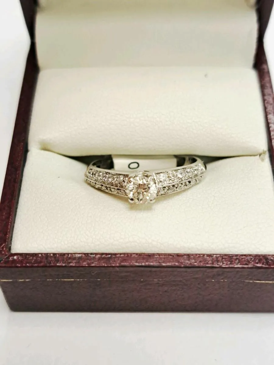 18K White Gold Diamond Ring 18CT - Image 1