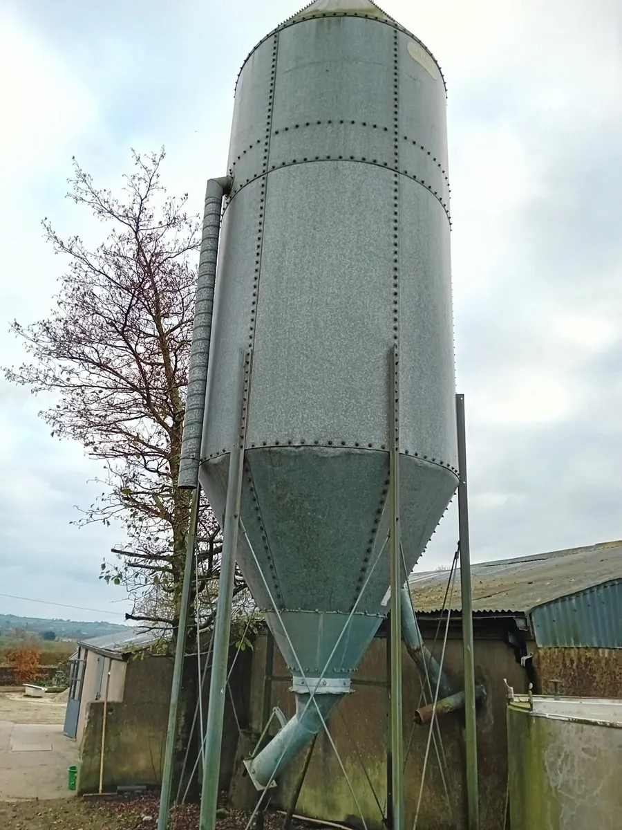 Feed bin - Image 2